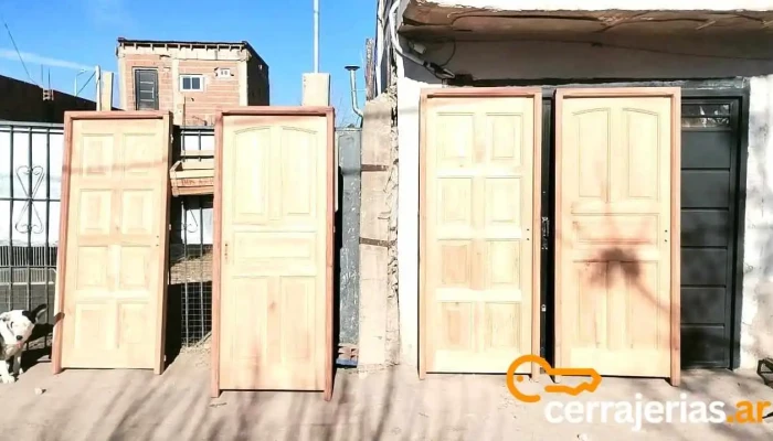 Carpinteria Aberturas En Madera Puertas Y Ventanas Cedro Y Algarrobo Del Propietario - Neuquén