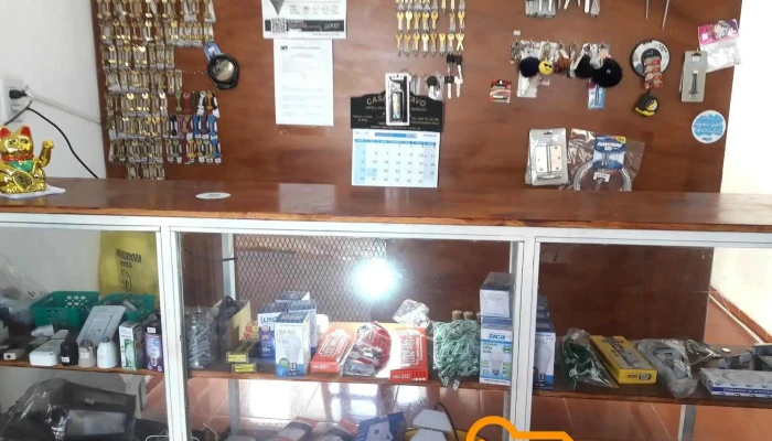 Cerrajeria Y Materiales Electricos Kasevich Y Familia Del Propietario - Villa Gdor. Galvez