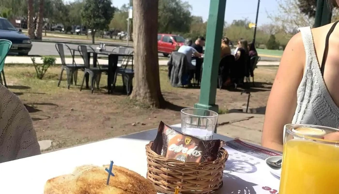 Entre Dos Alfajores Premium Tienda Y Cafeteria Estacion Ferri Comida Y Bebida - Luján de Cuyo