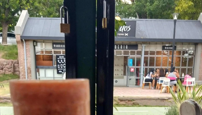 Entre Dos Alfajores Premium Tienda Y Cafeteria Estacion Ferri Como Llegar - Luján de Cuyo