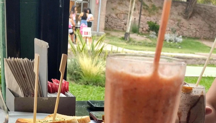 Entre Dos Alfajores Premium Tienda Y Cafeteria Estacion Ferri Opiniones - Luján de Cuyo