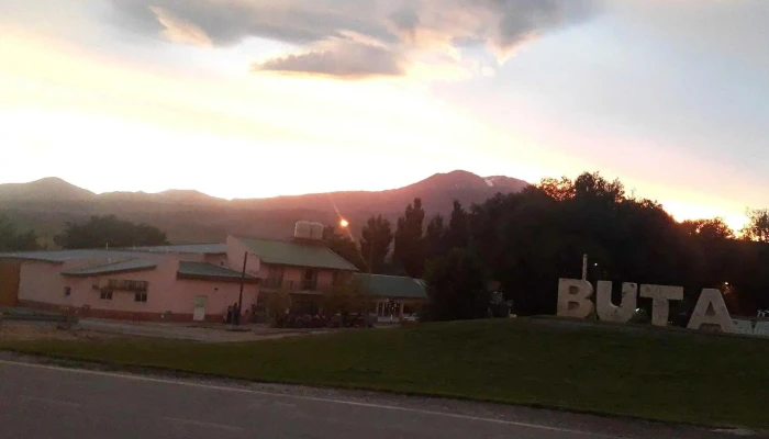 Hotel Restaurant Ruta 40 -    Buta Ranquil Del Propietario - Buta Ranquil