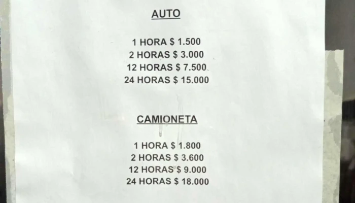 Playa de Estacionamiento y Productora de cine Puerta Amarilla - Godoy Cruz